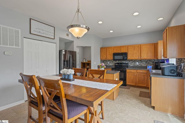 107 Castleton Circle, Boiling Springs, SC 29316