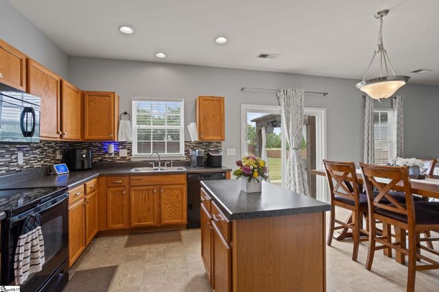 107 Castleton Circle, Boiling Springs, SC 29316