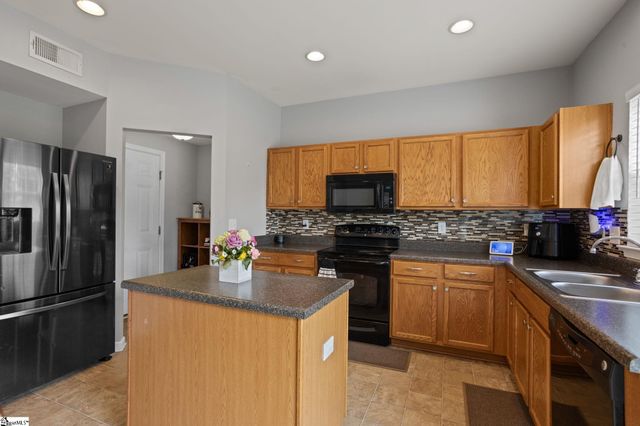 107 Castleton Circle, Boiling Springs, SC 29316