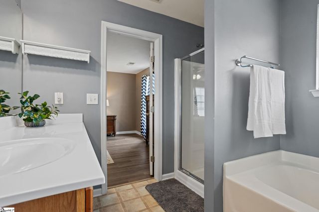 107 Castleton Circle, Boiling Springs, SC 29316