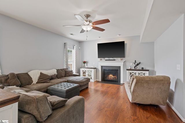 107 Castleton Circle, Boiling Springs, SC 29316