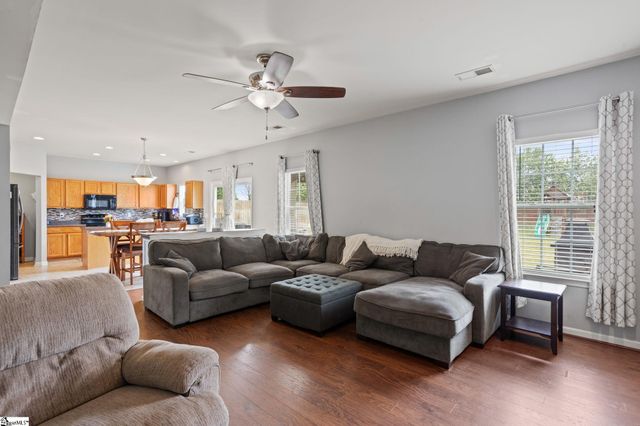 107 Castleton Circle, Boiling Springs, SC 29316