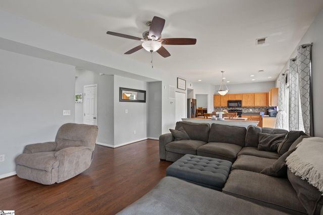 107 Castleton Circle, Boiling Springs, SC 29316