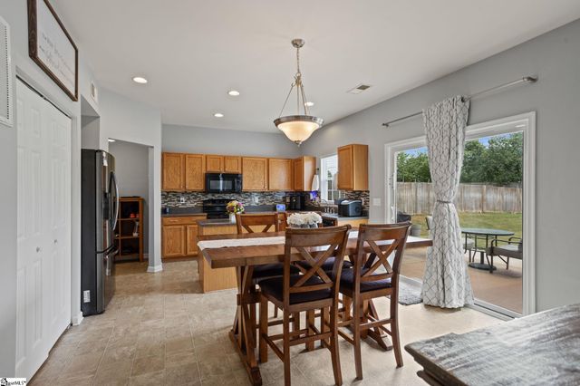 107 Castleton Circle, Boiling Springs, SC 29316