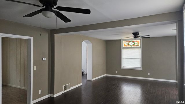 428 N MAIN Street, Lewistown, IL 61542