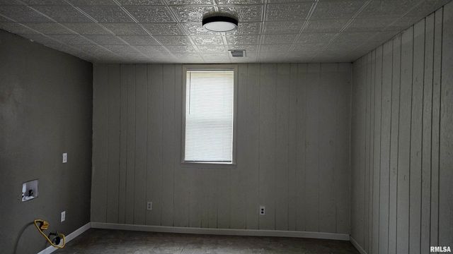 428 N MAIN Street, Lewistown, IL 61542