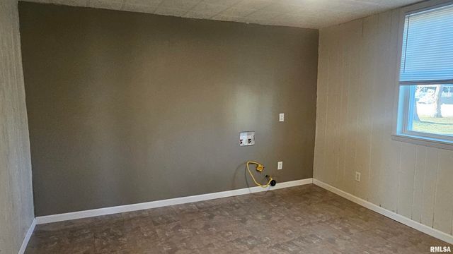 428 N MAIN Street, Lewistown, IL 61542