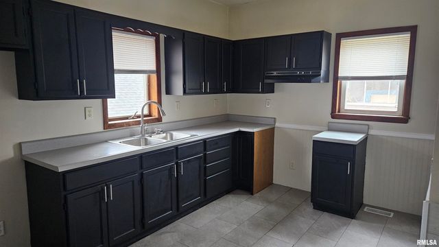 428 N MAIN Street, Lewistown, IL 61542