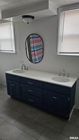 428 N MAIN Street, Lewistown, IL 61542