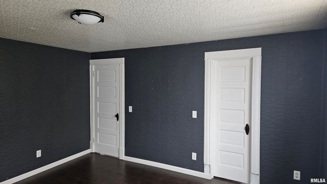 428 N MAIN Street, Lewistown, IL 61542