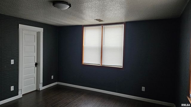 428 N MAIN Street, Lewistown, IL 61542