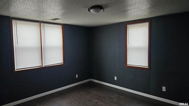 428 N MAIN Street, Lewistown, IL 61542