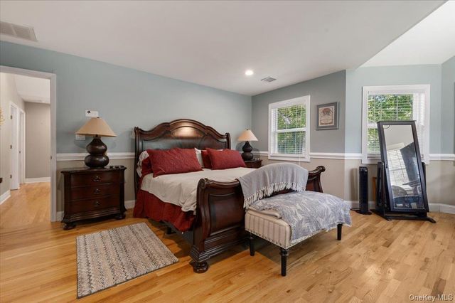 16 Crest Hollow Lane, Manorville, NY 11949