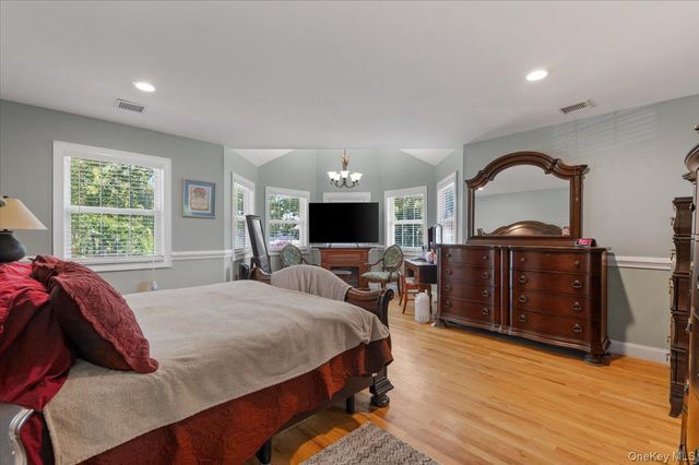 16 Crest Hollow Lane, Manorville, NY 11949