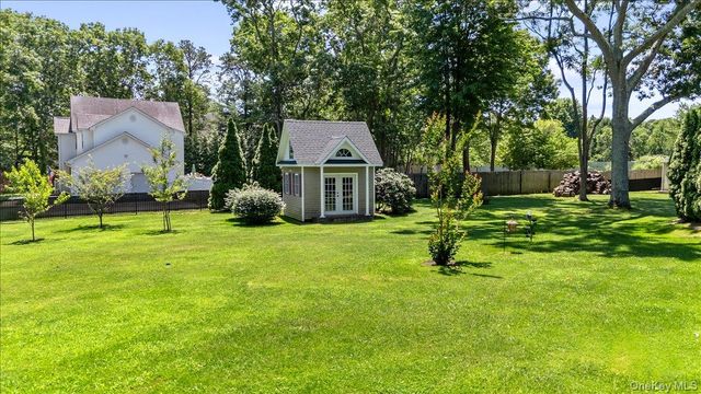 16 Crest Hollow Lane, Manorville, NY 11949