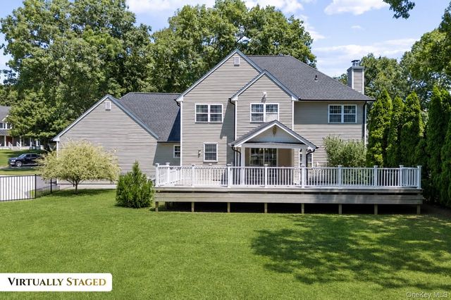 16 Crest Hollow Lane, Manorville, NY 11949