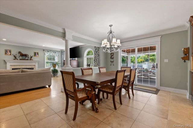 16 Crest Hollow Lane, Manorville, NY 11949