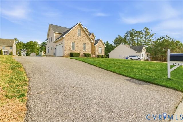 14419 Beachmere Dr, Chester, VA 23831