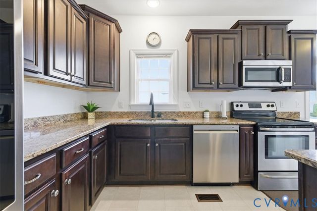 14419 Beachmere Dr, Chester, VA 23831