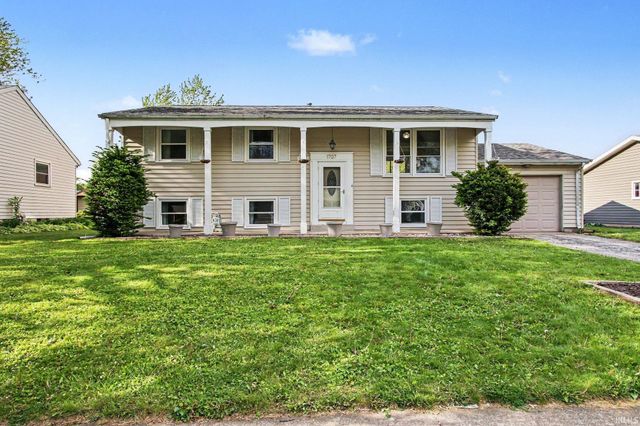1707 Peachtree Drive, Valparaiso, IN 46383