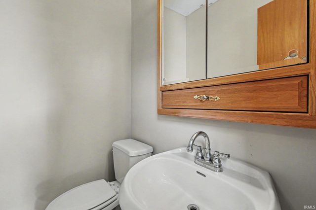 1707 Peachtree Drive, Valparaiso, IN 46383