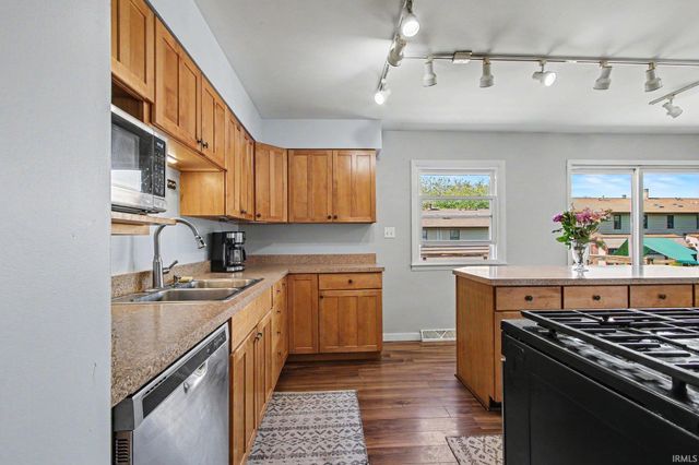 1707 Peachtree Drive, Valparaiso, IN 46383