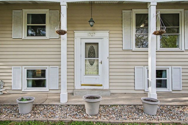 1707 Peachtree Drive, Valparaiso, IN 46383