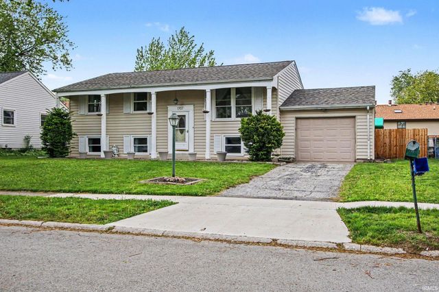 1707 Peachtree Drive, Valparaiso, IN 46383