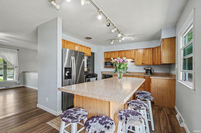 1707 Peachtree Drive, Valparaiso, IN 46383