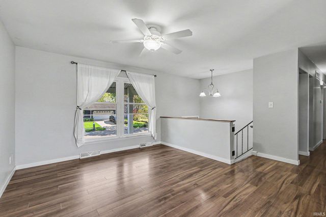 1707 Peachtree Drive, Valparaiso, IN 46383