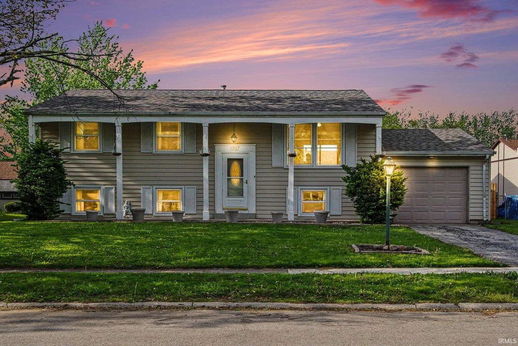 1707 Peachtree Drive, Valparaiso, IN 46383