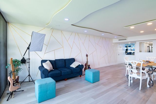 2000 Presidential Way 1401, West Palm Beach, FL 33401