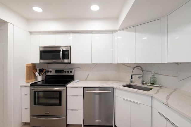 2000 Presidential Way 1401, West Palm Beach, FL 33401