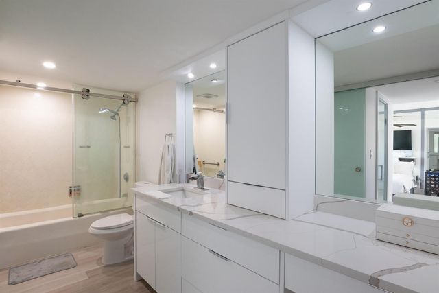 2000 Presidential Way 1401, West Palm Beach, FL 33401