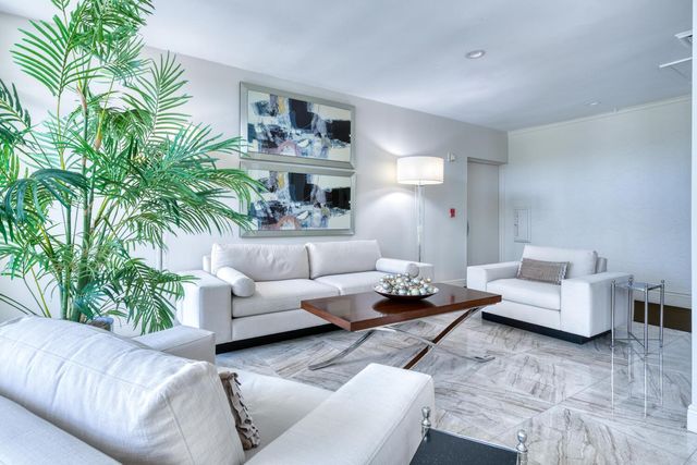 2000 Presidential Way 1401, West Palm Beach, FL 33401