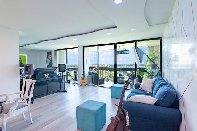 2000 Presidential Way 1401, West Palm Beach, FL 33401