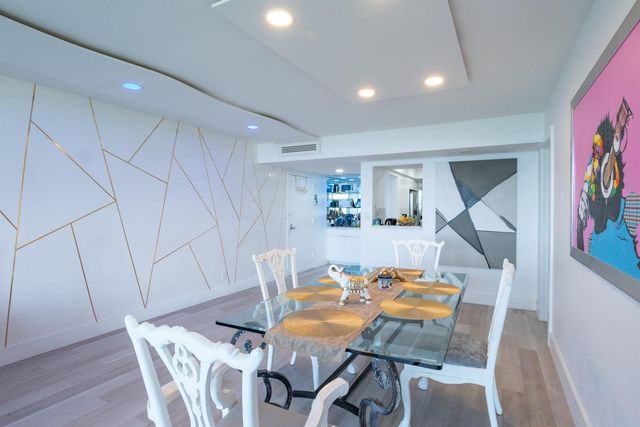 2000 Presidential Way 1401, West Palm Beach, FL 33401