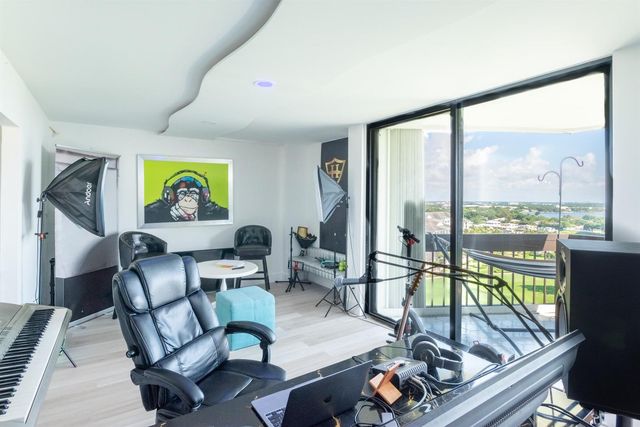 2000 Presidential Way 1401, West Palm Beach, FL 33401