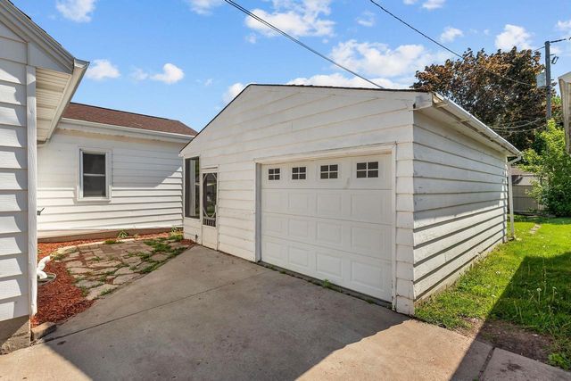 1516 RUGBY STREET, Oshkosh, WI 54902