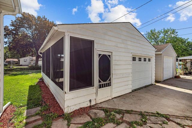 1516 RUGBY STREET, Oshkosh, WI 54902