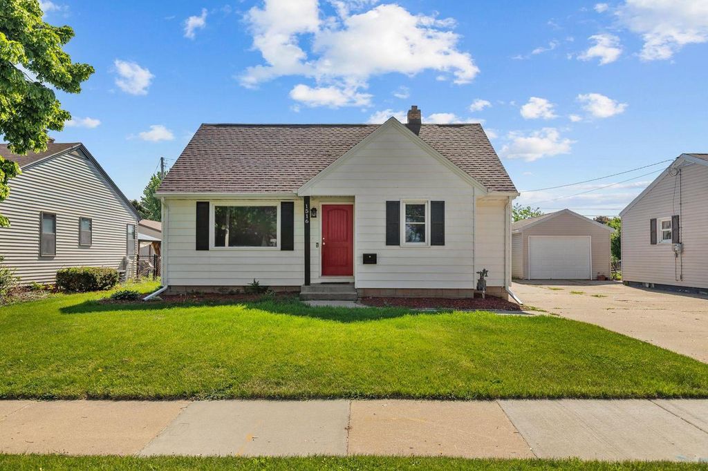 1516 RUGBY STREET, Oshkosh, WI 54902