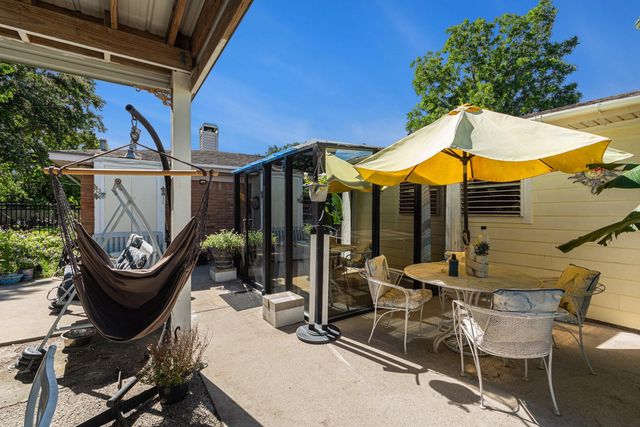 6503 Sharon Lane, Hitchcock, TX 77563