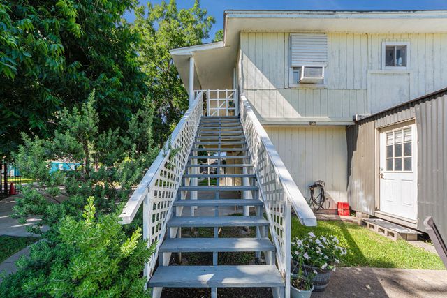 6503 Sharon Lane, Hitchcock, TX 77563