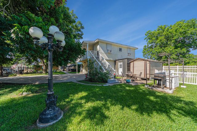 6503 Sharon Lane, Hitchcock, TX 77563