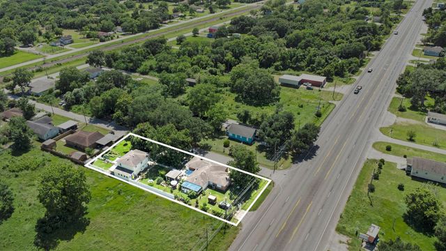 6503 Sharon Lane, Hitchcock, TX 77563