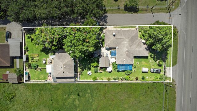 6503 Sharon Lane, Hitchcock, TX 77563