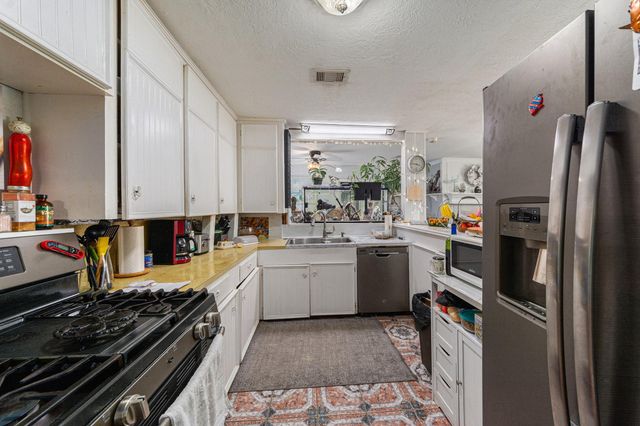 6503 Sharon Lane, Hitchcock, TX 77563