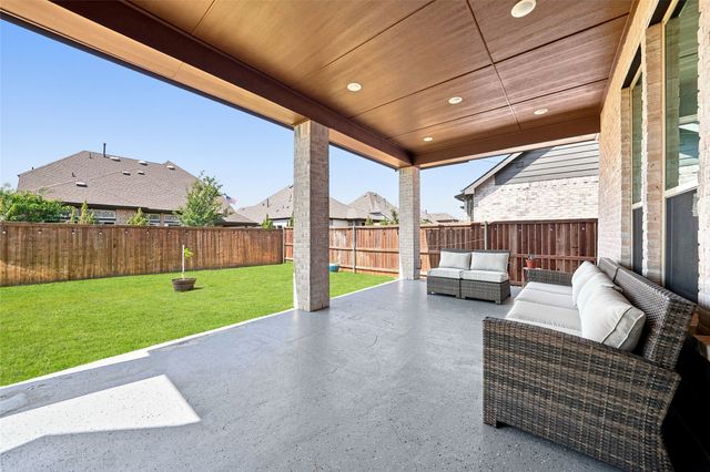 2012 Braided Mane Avenue, Aubrey, TX 76227