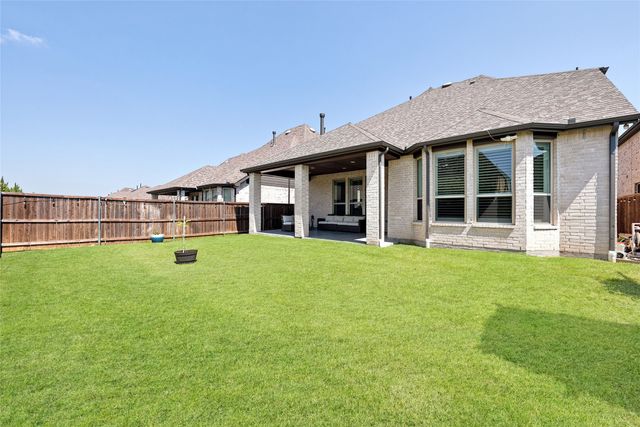 2012 Braided Mane Avenue, Aubrey, TX 76227