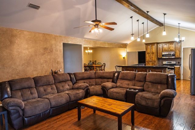 1006 Rikkity Lane, Mt Pleasant, TX 75455